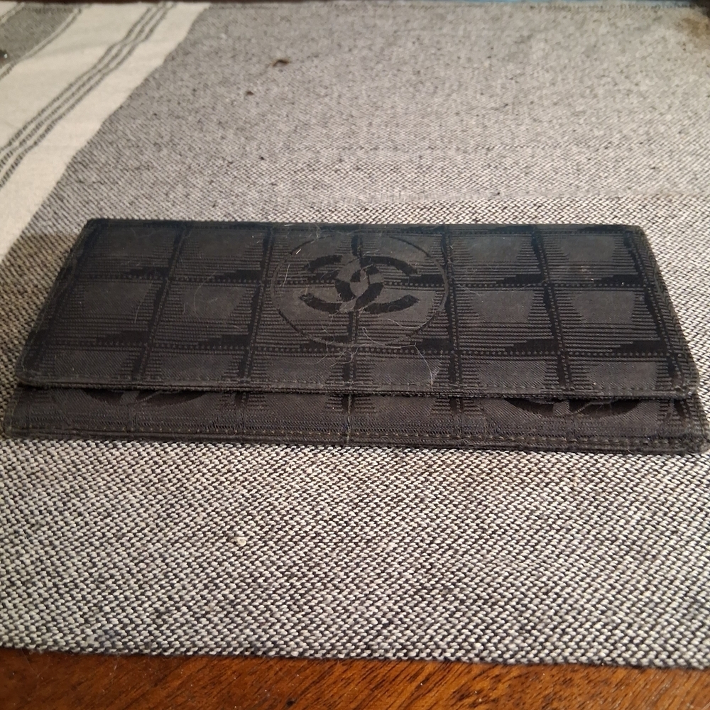 Black Designer Wallet - Picture 6 of 16